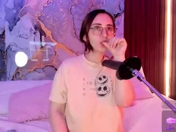 alice_cute77 on Chaturbate