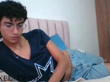 axellatino_ on Chaturbate