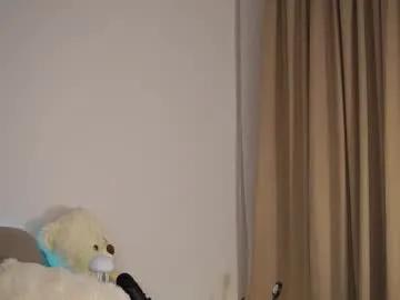 beckymadsons —  Let's make 40000+ TODAY! I'm a #teen #18, #new #shy here, but already the best #bigass on CB  - Goal: air kiss [15 tokens left]