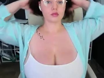 essensual_ on Chaturbate 