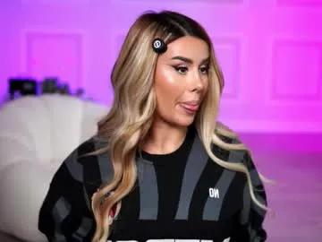 evazane — Curves that hypnotize, a smile that melts! Fav levels 22/99/111/333 - Multi Goal: Get me undressed [444 tokens left] #bigass #bigboobs #squirt #anal #latex