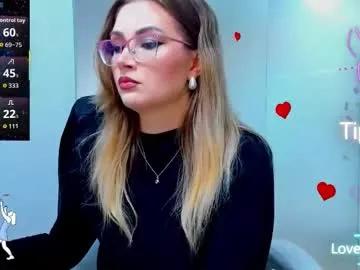 Freechat evelyne_rose on Chaturbate