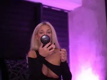 Freechat ivyrowa on Chaturbate