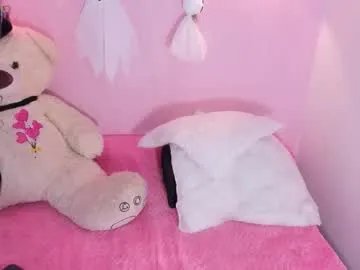 littlearii on Chaturbate