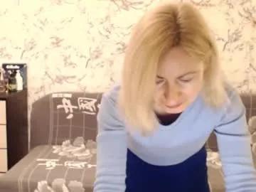 Freechat malenamila on Chaturbate