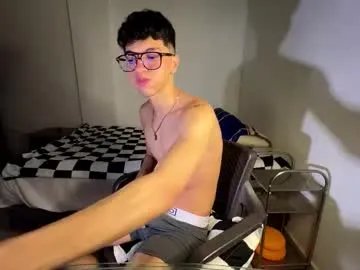 mike_pineapple on Chaturbate