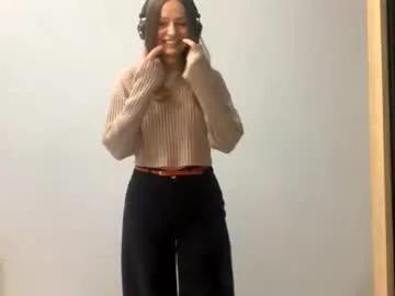 next_fantasy_bb — GOAL: play with hair [14 tokens remaining] Welcome to my room! #shy #teen #cute #18 #new