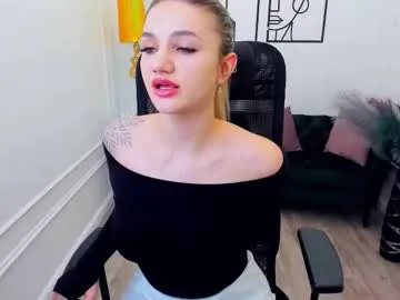 selenaemoore — Selena's Party - Goal: on brushes and paints [3633 tokens left] #heels #18 #mistress #natural #nylon