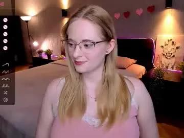 Freechat sheslinki on Chaturbate