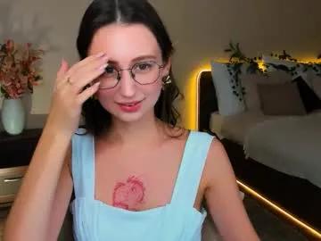 Group yourlovelystoryy on Chaturbate