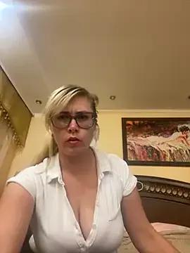 Freechat Crystal00Girl on StripChat