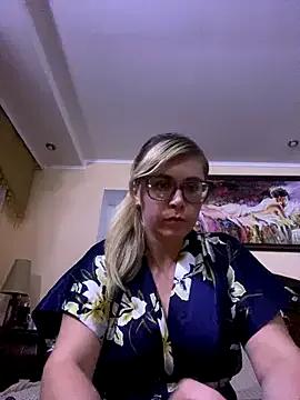 Freechat Crystal00Girl on StripChat