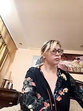 Freechat Crystal00Girl on StripChat