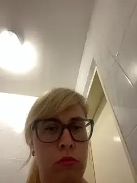 Freechat Crystal00Girl on StripChat