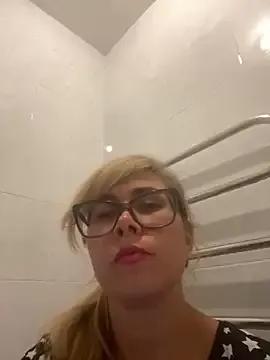 Freechat Crystal00Girl on StripChat