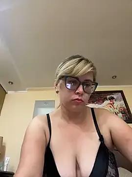 Freechat Crystal00Girl on StripChat