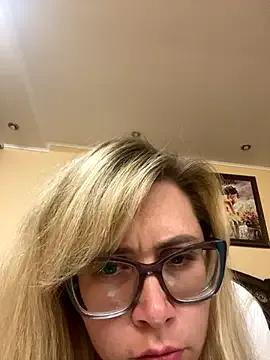 Freechat Crystal00Girl on StripChat
