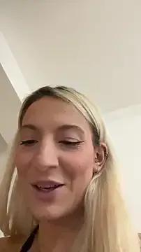 Freechat Ella_Charm on StripChat