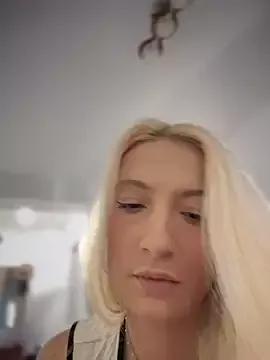 Freechat Ella_Charm on StripChat