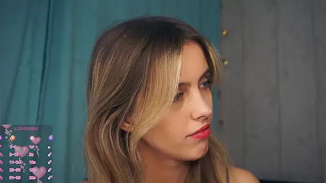 StripChat FannyHewson is Freechat FannyHewson — Show you my cute boobies