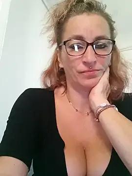 StripChat Fifi83Bell is Freechat Fifi83Bell — Enlevez moi mon Tee shirt
