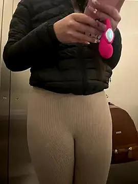 StripChat Isabella21_ is Freechat Isabella21_ — MAKE ME SQUIRT IN TOILET