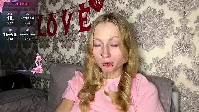 StripChat MarthaGees is Freechat MarthaGees — Show tongue