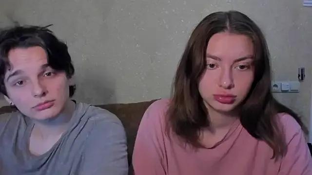 Freechat muuur_fam on StripChat