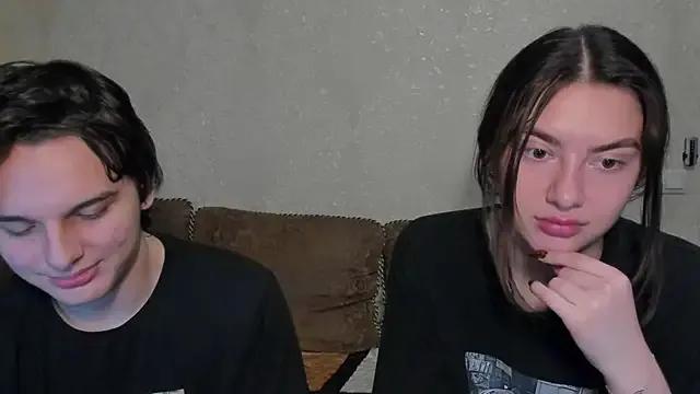 Freechat muuur_fam on StripChat
