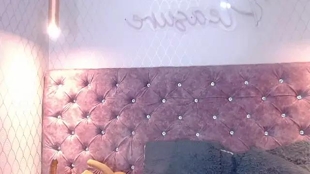 Freechat NahomiFireSex on StripChat