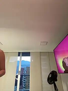 Freechat NicoleCut on StripChat