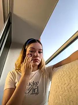 Freechat NicoleCut on StripChat