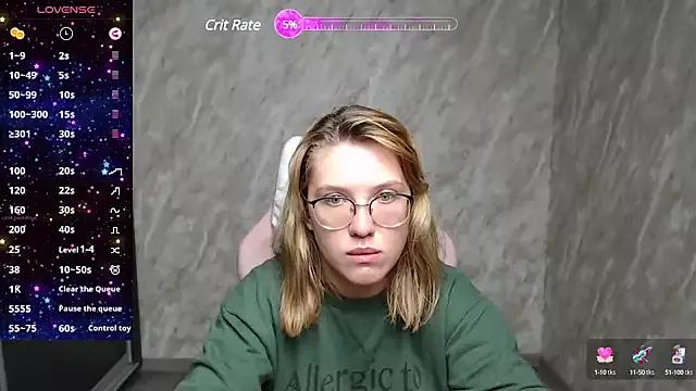 Freechat Reginasmilee on StripChat