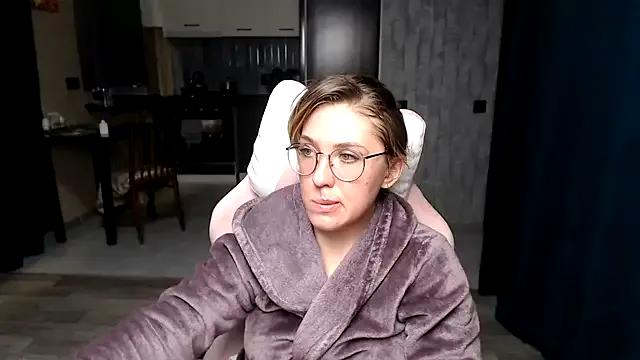 Freechat Reginasmilee on StripChat