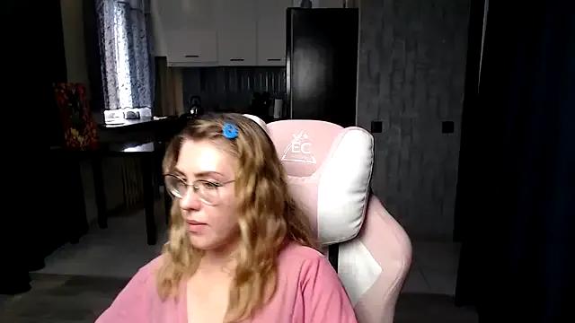 Freechat Reginasmilee on StripChat