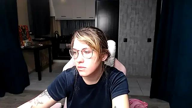 Freechat Reginasmilee on StripChat
