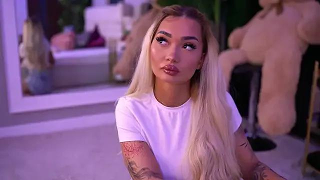 Freechat SashaFerrera on StripChat