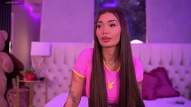 Freechat SashaFerrera on StripChat