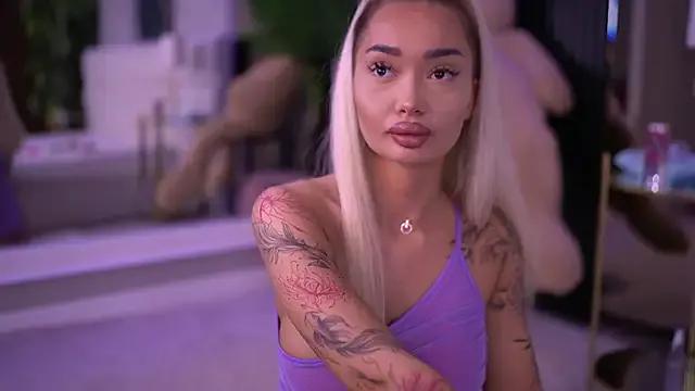 Freechat SashaFerrera on StripChat