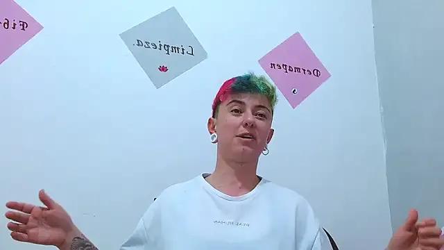 Freechat tomboyblue on StripChat
