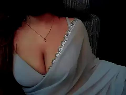 Freechat YoursSuku on StripChat